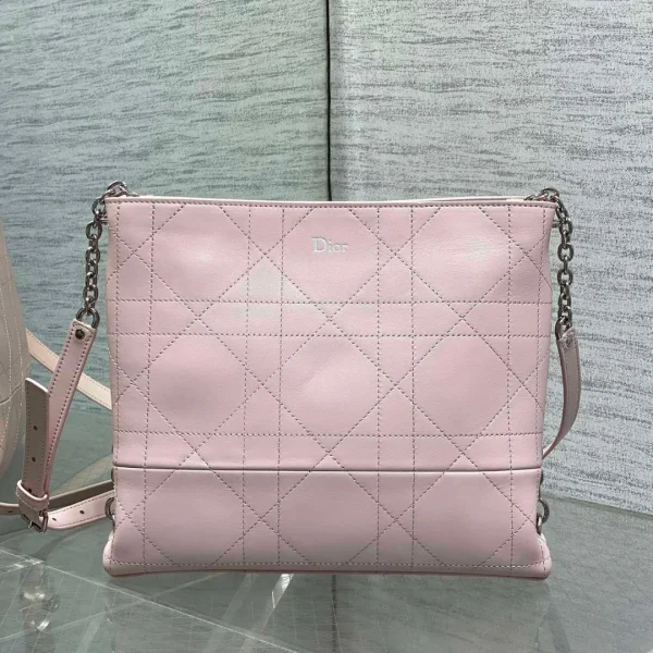Sac Dior Trianon en coloris rose finitions dorées — réplique