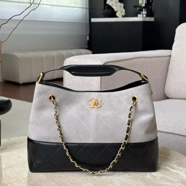 Sac Chanel daim cuir de veau petit format Hobo — réplique