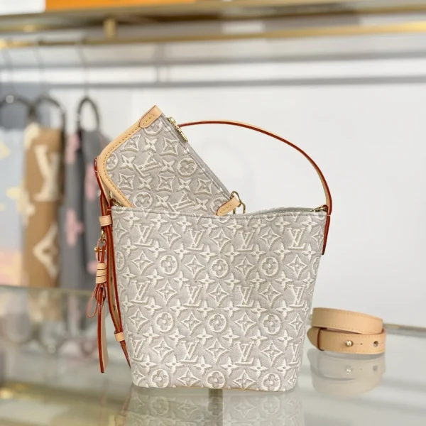 Sac à main Louis Vuitton tout en BB — réplique