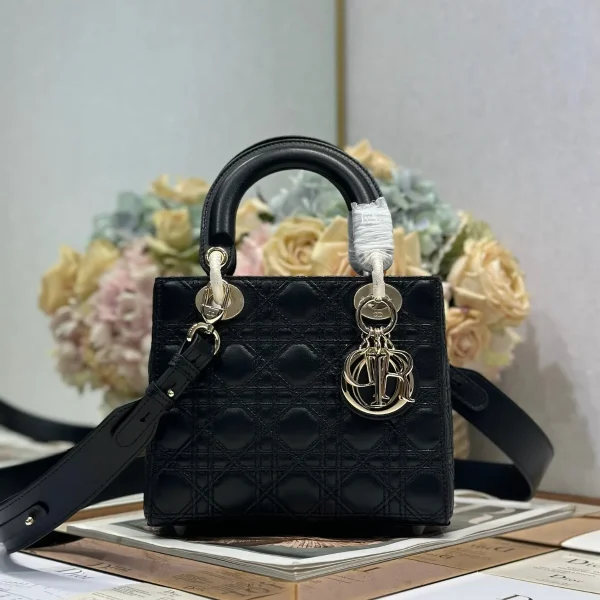 Sac à main Dior Lady petit format coloris noir — réplique