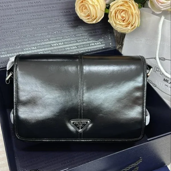 Sac porté épaule Prada cuir — réplique