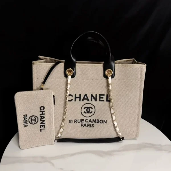 Cabas Chanel Deauville en coloris beige et coloris noir — réplique