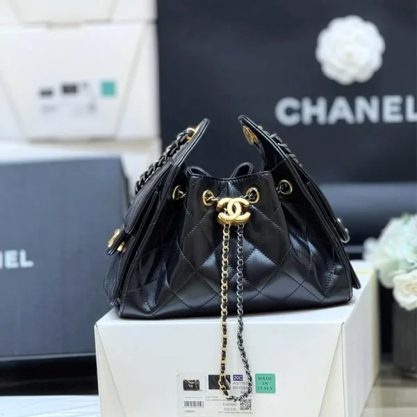 Modèle Chanel 25 mini doré argenté chaîne coloris noir — réplique