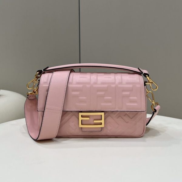 Fendi Baguette rose — réplique
