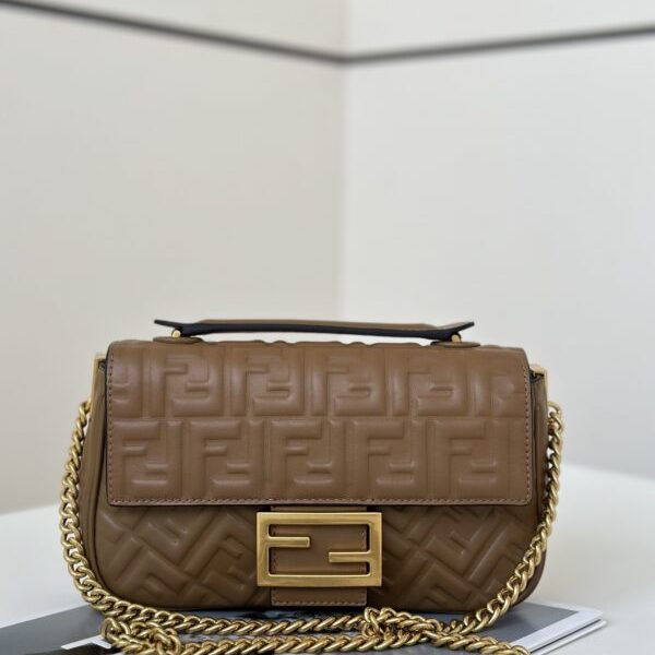 Fendi Baguette Sliding Chain marron — réplique