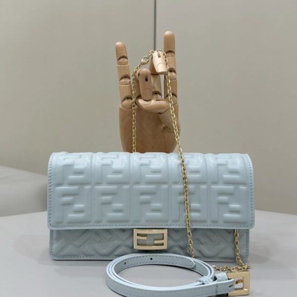 Fendi Baguette petit format bleu ciel — réplique