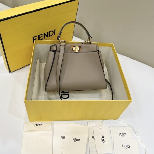 Fendi Peekaboo Beige — réplique