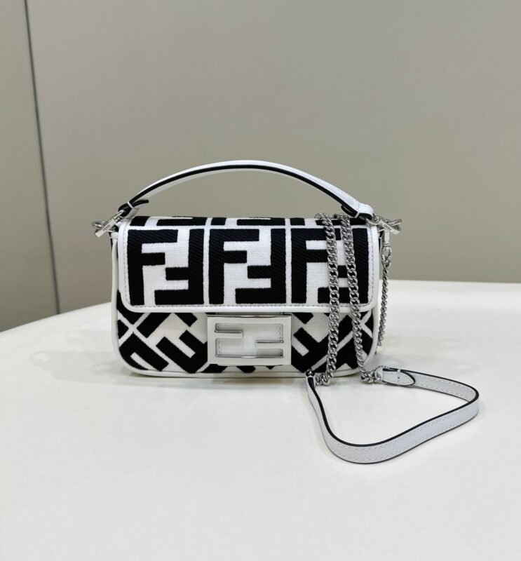 Fendi Baguette petit format blanc — réplique