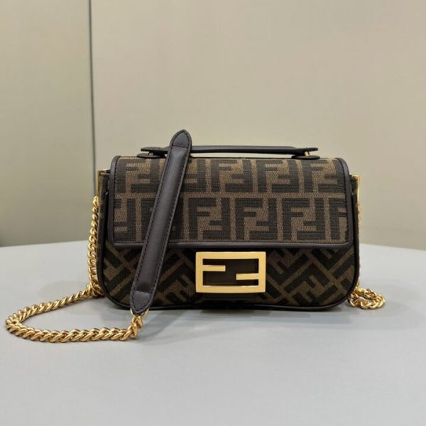 Fendi Baguette Sliding Chain Ff marron — réplique