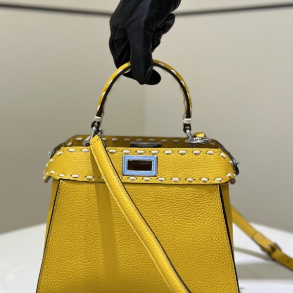 Fendi Peekaboo jaune — réplique