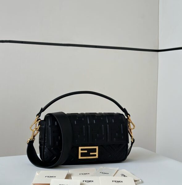 Fendi Baguette noir — réplique
