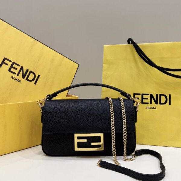Fendi Baguette petit format noir — réplique