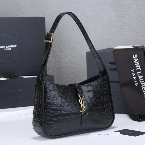 Sac porté épaule Saint Laurent coloris noir effet crocodile — réplique