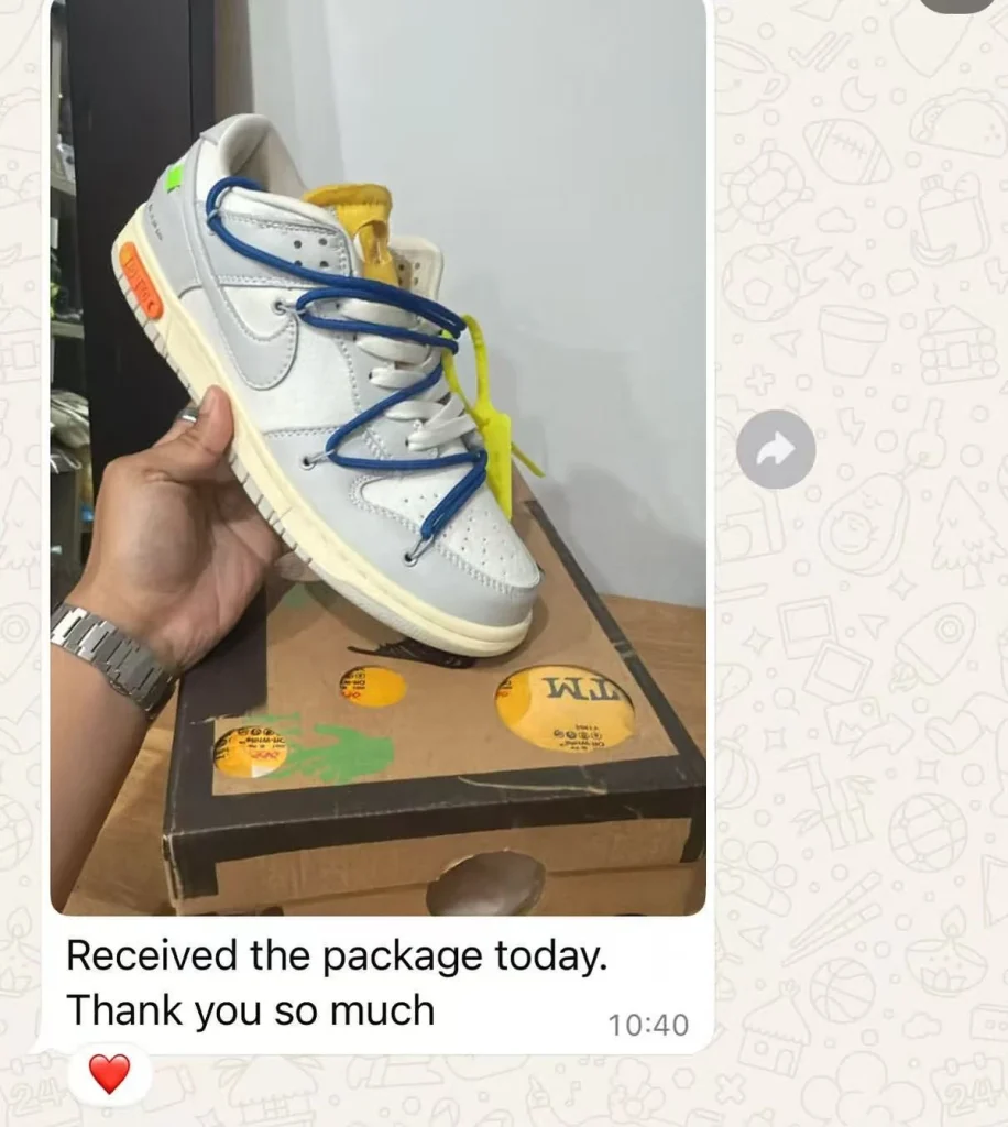 Photo de chaussures et message après réception