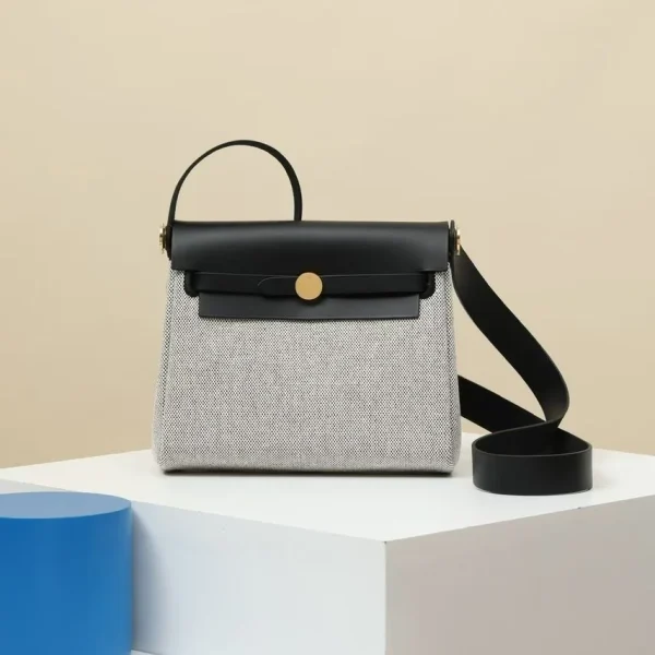 Modèle HN Herbag mini en Ecru/coloris noir finitions dorées — réplique