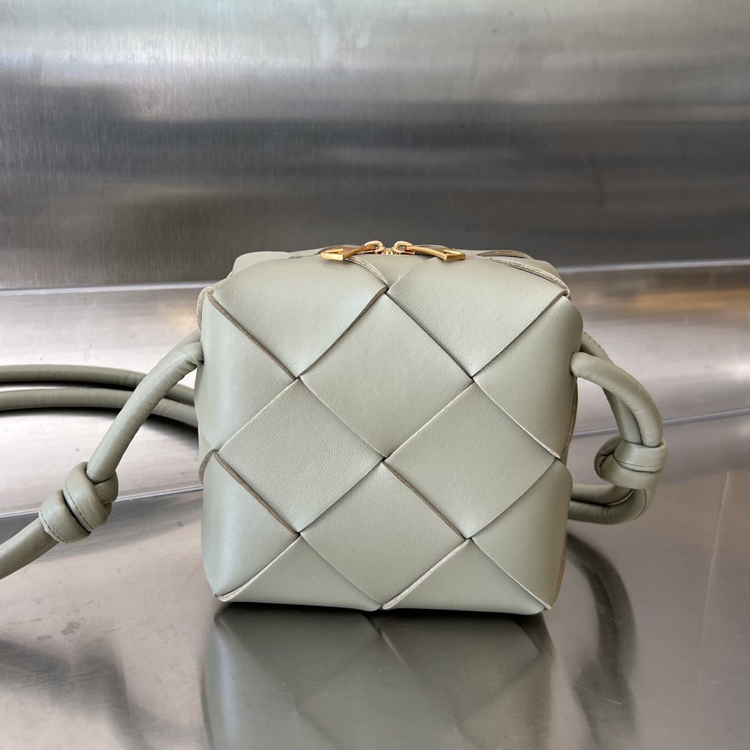 Bottega Veneta Cassette Cub All Colors — réplique