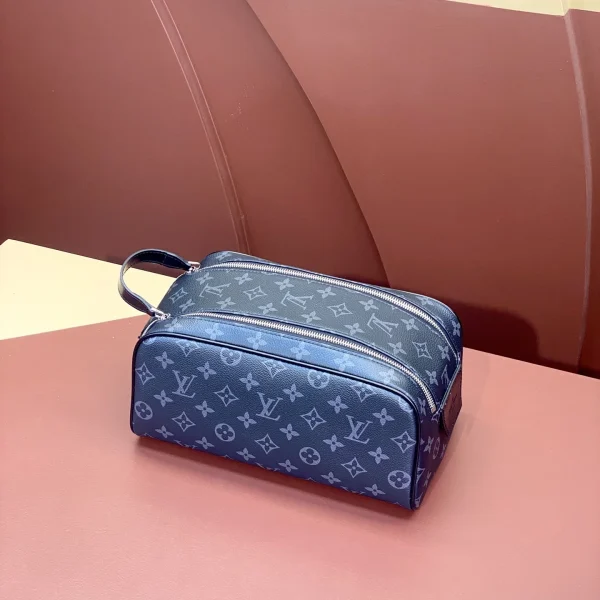 Modèle Louis Vuitton Dopp nécessaire toilette pochette — réplique