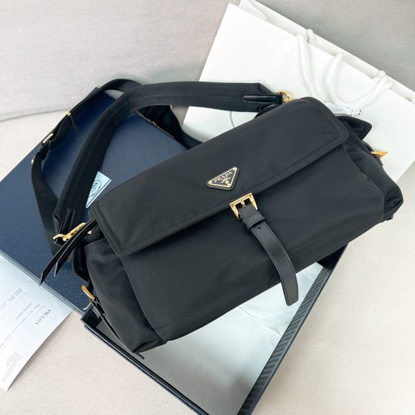 Prada grand format Explore besace sac avec Flap — réplique