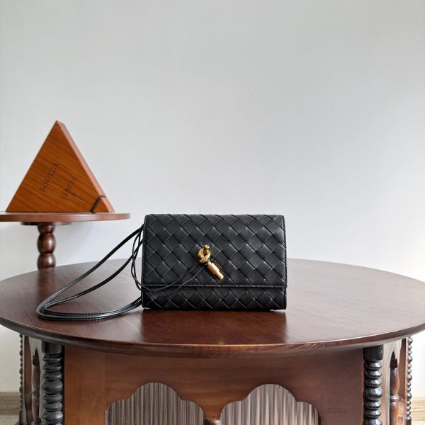 Pochette Andiamo — réplique Bottega Veneta