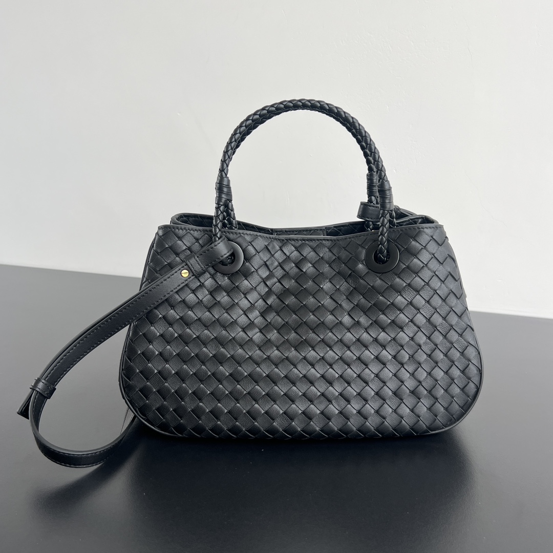 Bottega Veneta Basket — réplique