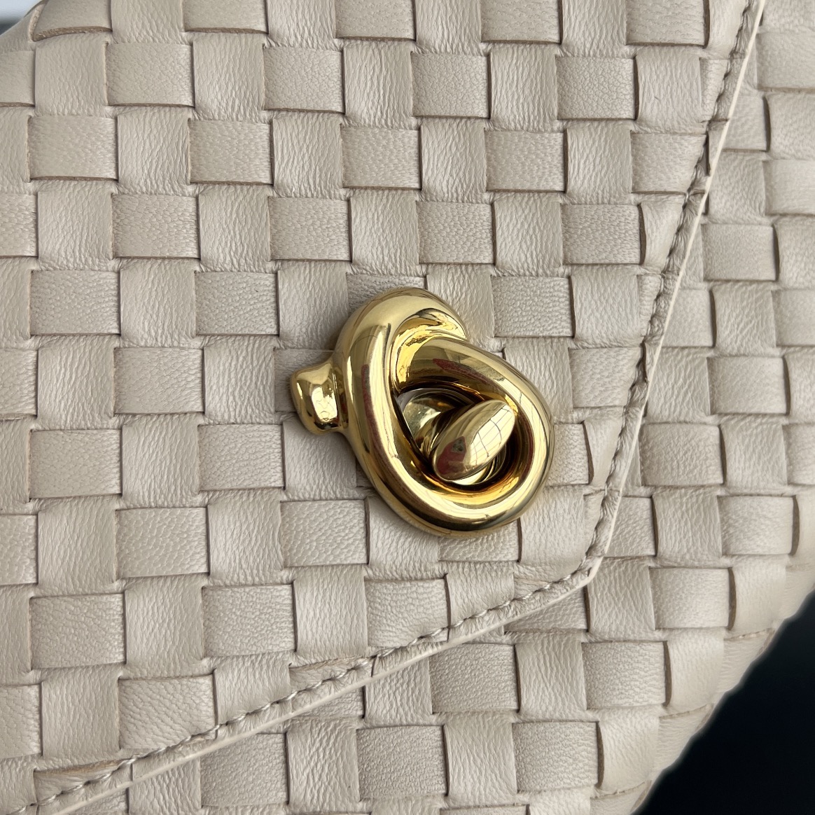 Bottega Veneta Knot Lock — réplique – Image 4