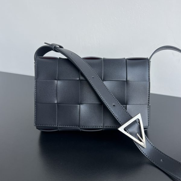 Bottega Veneta Cassette 2.0 — réplique