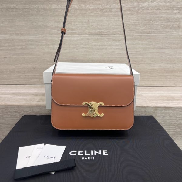 Celine Triomphe Classic — réplique