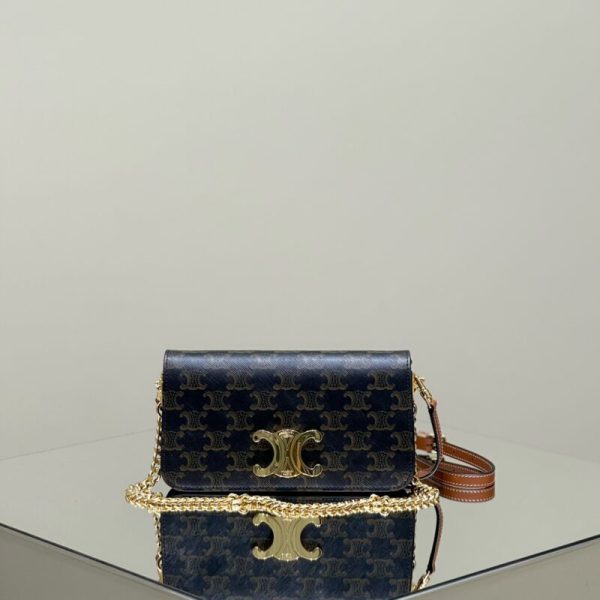 Celine Triomphe Multipochette — réplique