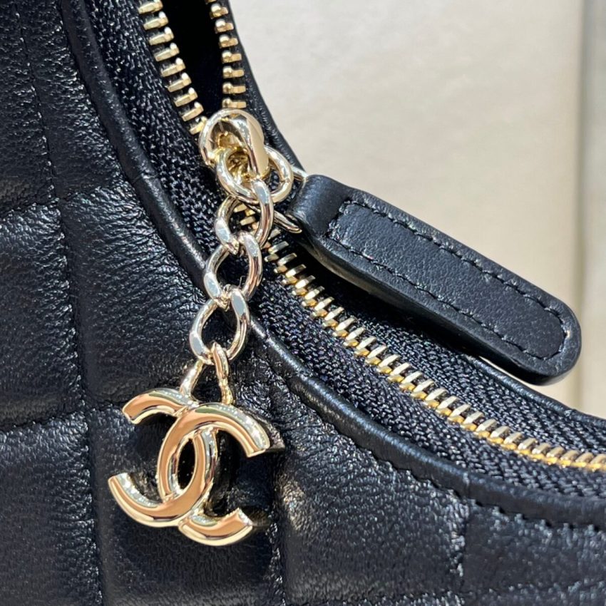 CHANEL 23P Chain Around Crescent Hobo — réplique – Image 4