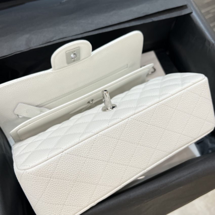 CHANEL Classic Flap 23cm blanc argenté — réplique – Image 6