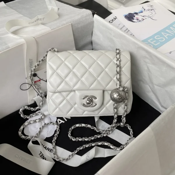 Modèle Chanel mini argenté 22 coloris blanc cuir de veau — réplique