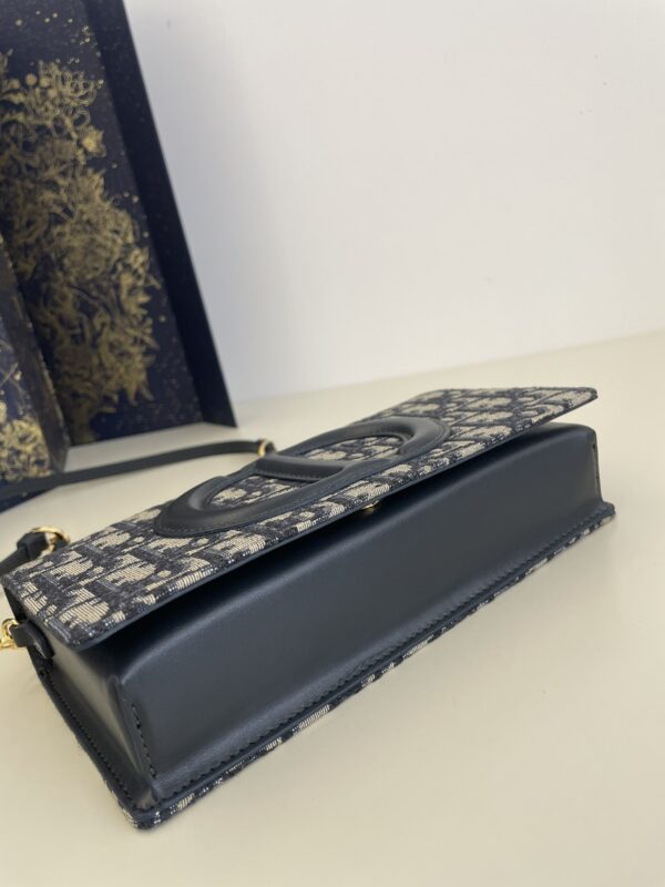 Dior Signature CD Square — réplique – Image 9