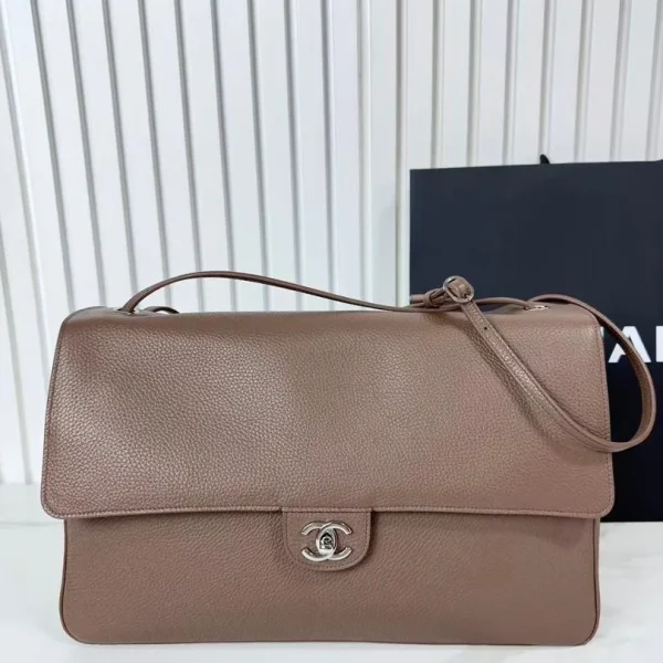 Sac Chanel maxi rabat de la printemps/été 2026 collection — réplique