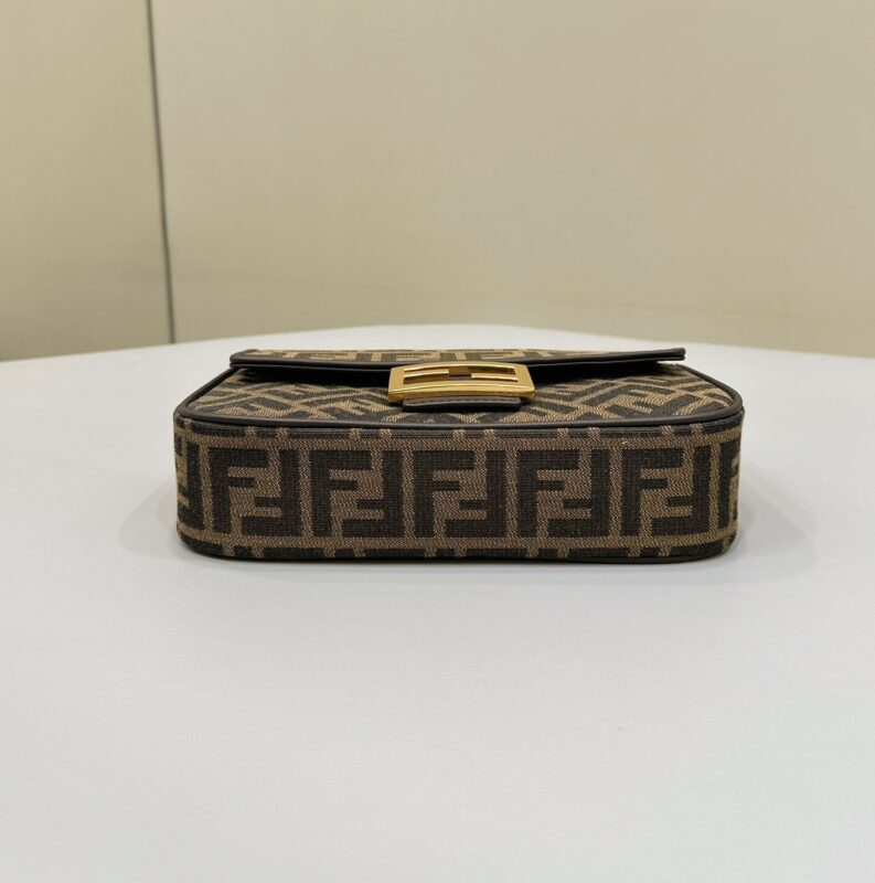 Fendi Baguette Sliding Chain Ff marron — réplique – Image 4
