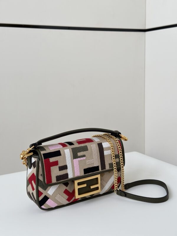 Fendi Baguette petit format Beige — réplique – Image 3