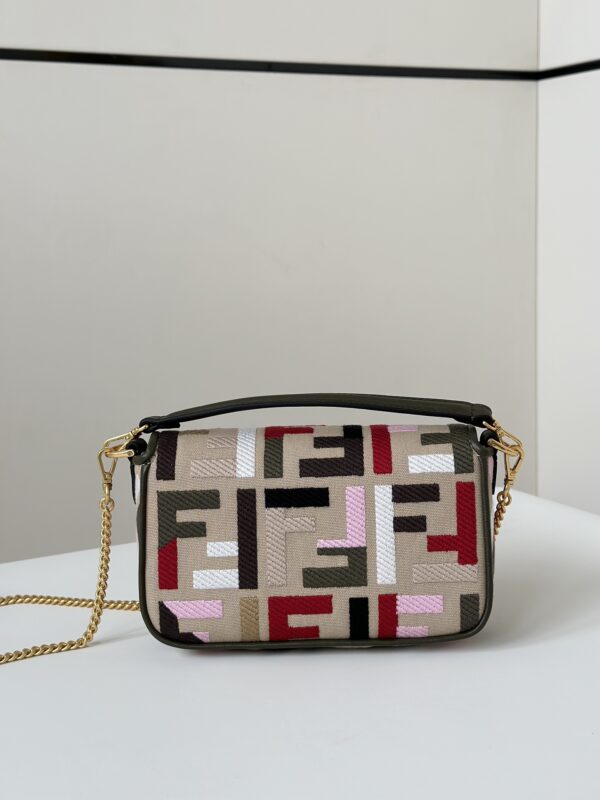 Fendi Baguette petit format Beige — réplique – Image 4