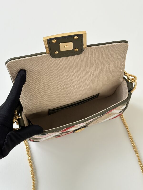 Fendi Baguette petit format Beige — réplique – Image 9
