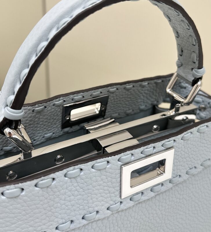 Fendi Peekaboo petit format bleu ciel — réplique – Image 4