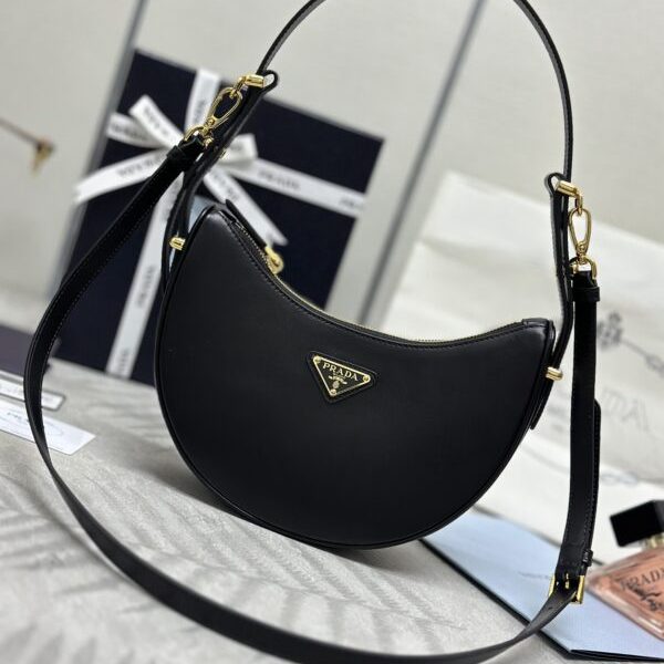 Prada Arque noir — réplique