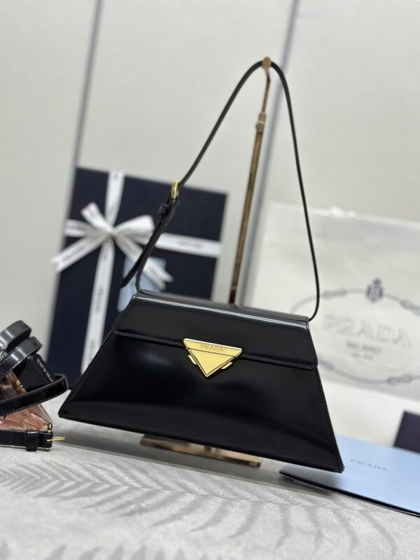 Prada Triangle cuir Handbag — réplique