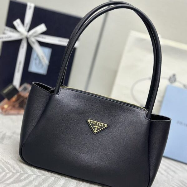Prada Darling moyen format sac porté épaule — réplique