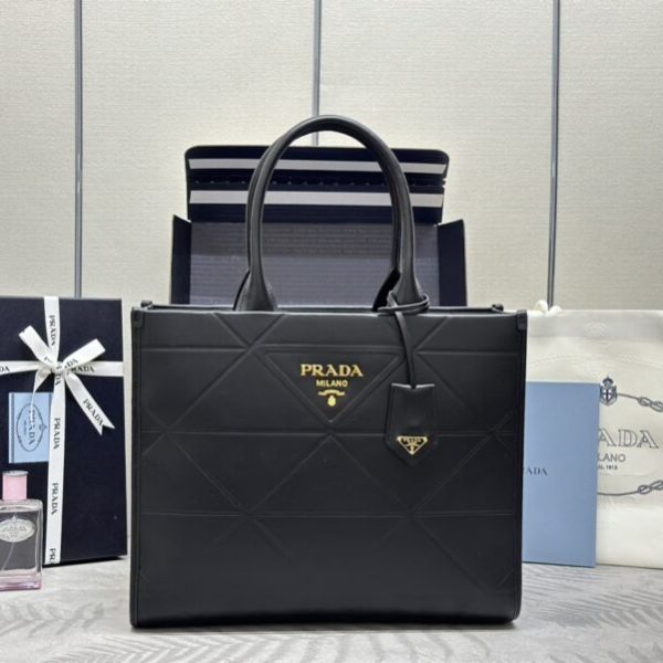 Prada Symbole noir — réplique