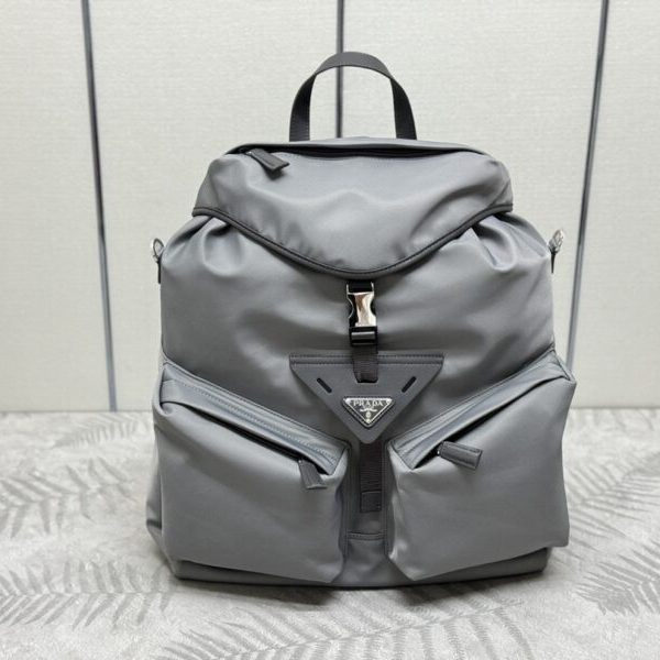 Prada Re — réplique