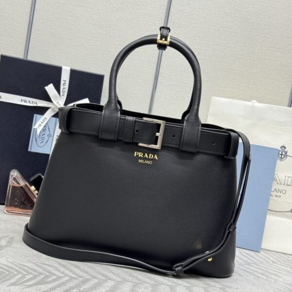 Prada Buckle — réplique