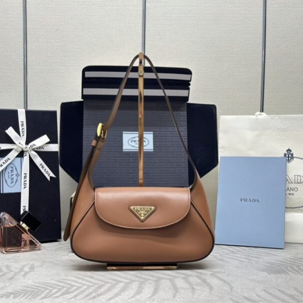 Prada Cleo petit format sac porté épaule — réplique