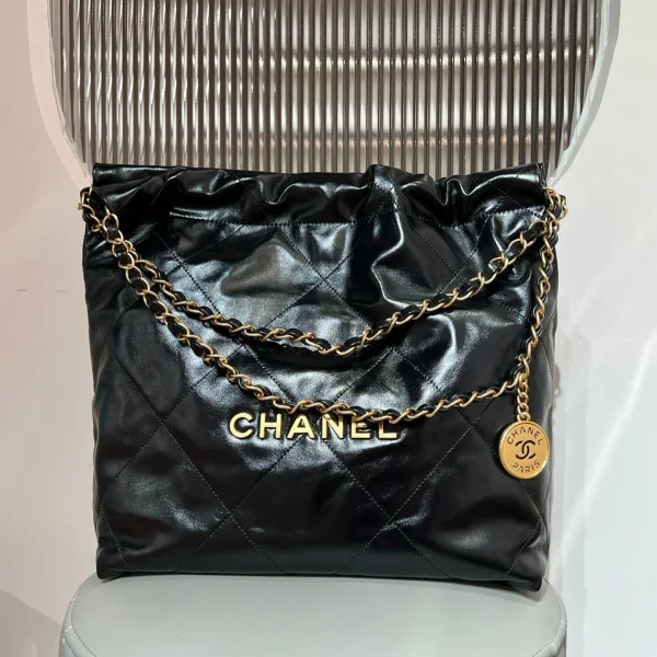 Sac Chanel 22 petit format doré & coloris noir cuir d’agneau — réplique