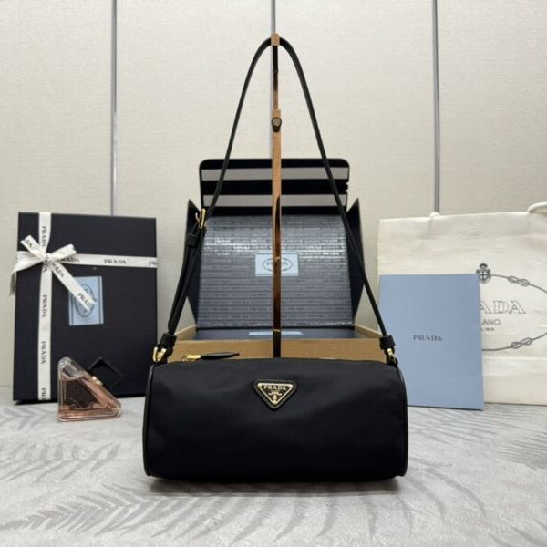 Prada Nylon sac porté épaule — réplique
