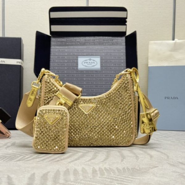 Prada Re — réplique