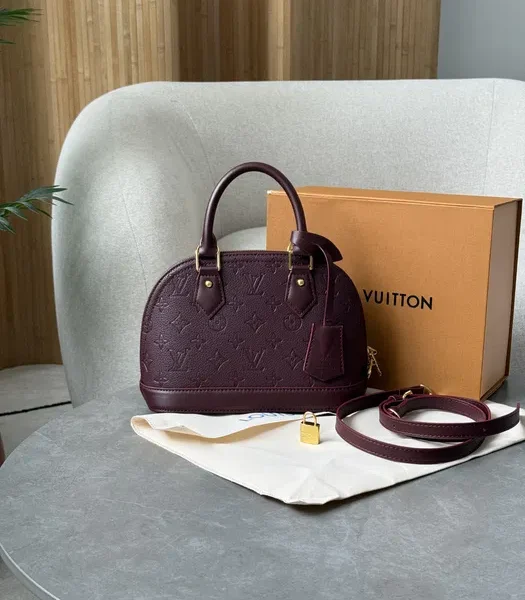 Modèle Louis Vuitton Alma coloris bordeaux — réplique