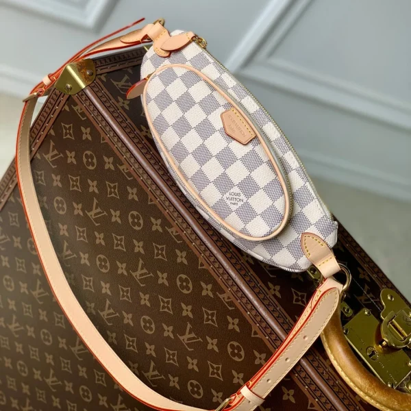 Modèle Louis Vuitton KEEPIT Bumbag 29 en coloris blanc coloris gris damier motif DAMIER AZUR toile enduite — réplique